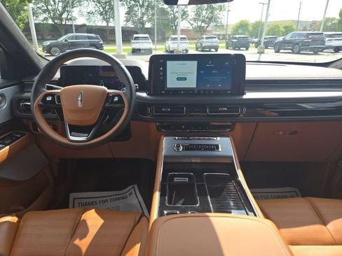 Used 2025 Lincoln Aviator Black Label AWD/4WD image 32