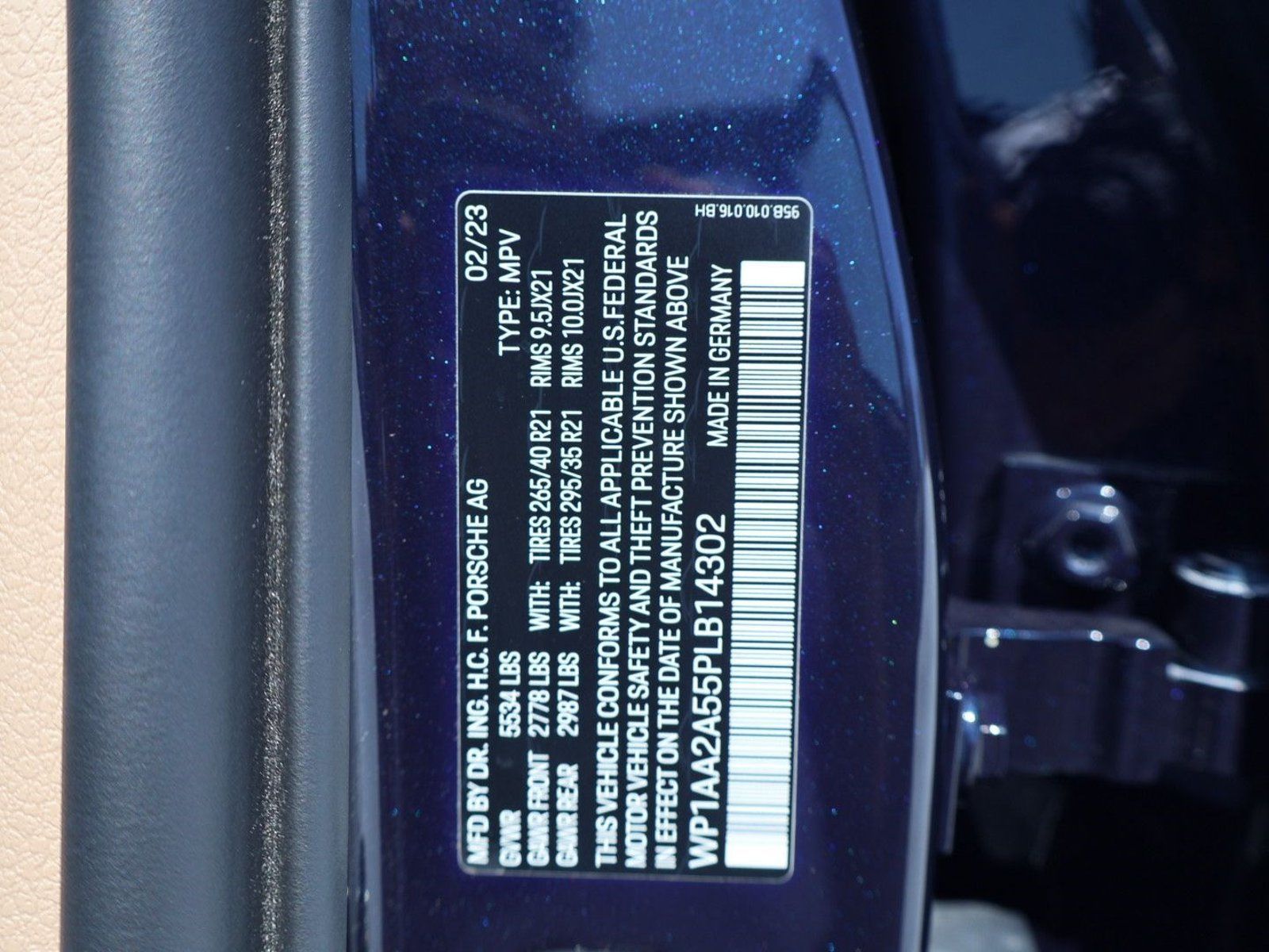 Certified 2023 Porsche Macan AWD/4WD image 26