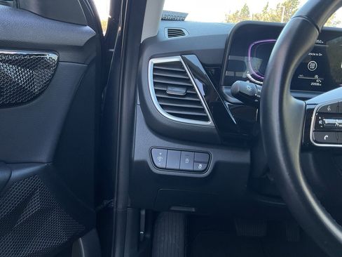 Used 2025 Kia Seltos S image 25