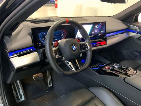 Certified 2025 BMW M5 w/ Executive Package image 36