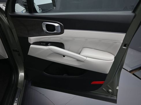 New 2025 Kia Sorento SX AWD/4WD image 40