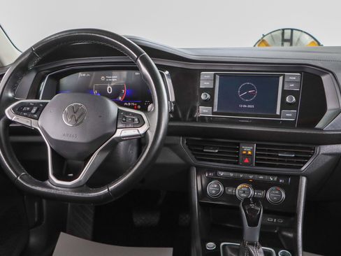 Used 2024 Volkswagen Jetta SE image 17