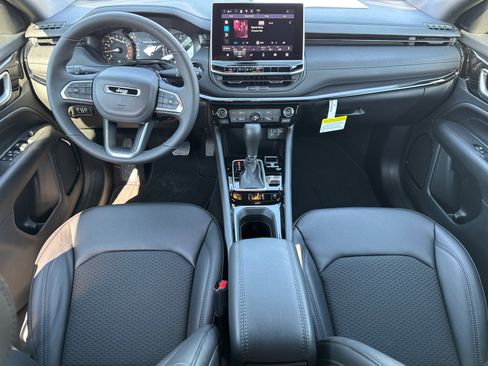New 2026 Jeep Compass Latitude image 18