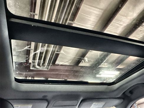 Used 2022 Ford Explorer XLT w/ Equipment Group 202A image 26