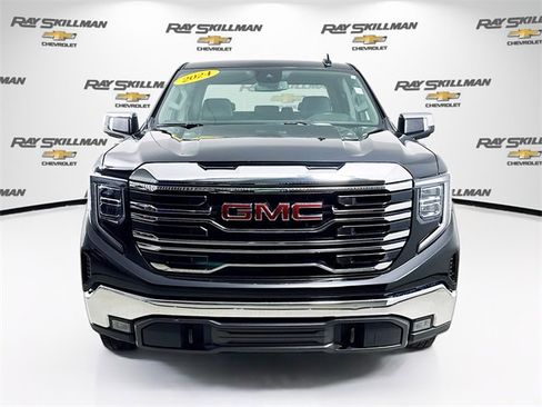 Used 2024 GMC Sierra 1500 SLT image 2