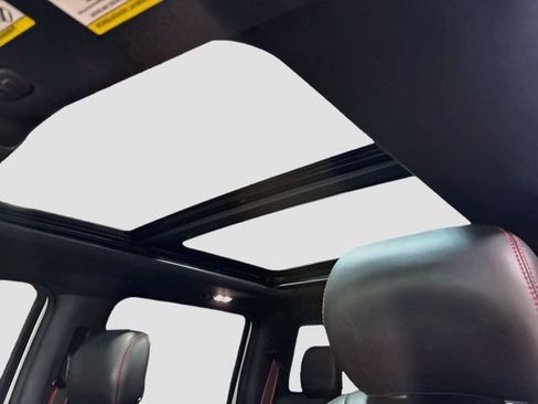 Used 2018 Ford F150 Lariat w/ Equipment Group 502A Luxury AWD/4WD image 18