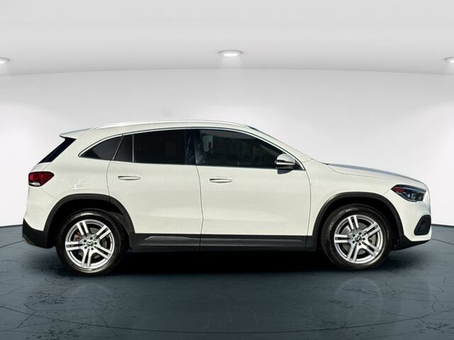 Used 2021 Mercedes-Benz GLA 250 4MATIC w/ Premium Package image 7