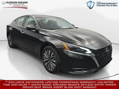 Used 2025 Nissan Altima 2.5 SV image 1