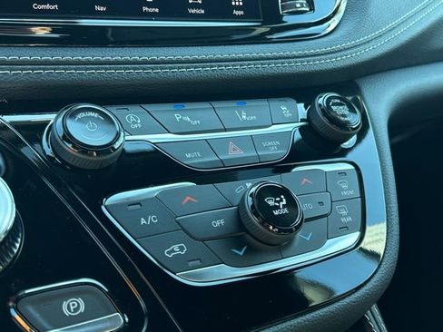 New 2026 Chrysler Pacifica Limited AWD/4WD image 42