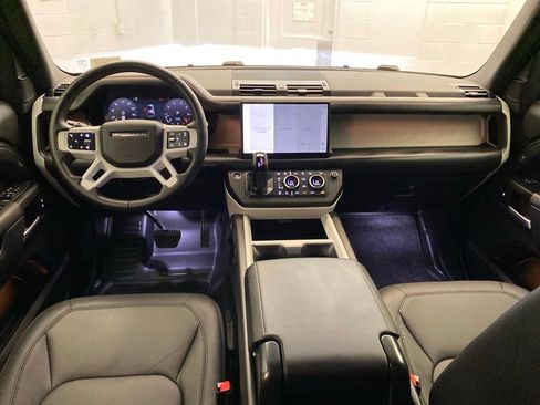 Used 2025 Land Rover Defender 110 X-Dynamic SE AWD/4WD image 10