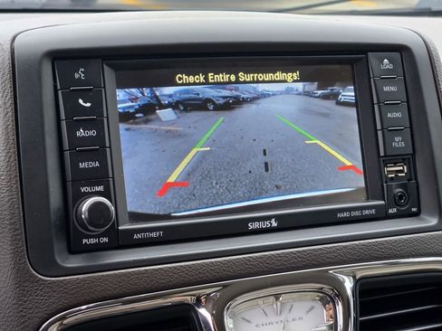 Used 2014 Chrysler Town & Country Touring image 34