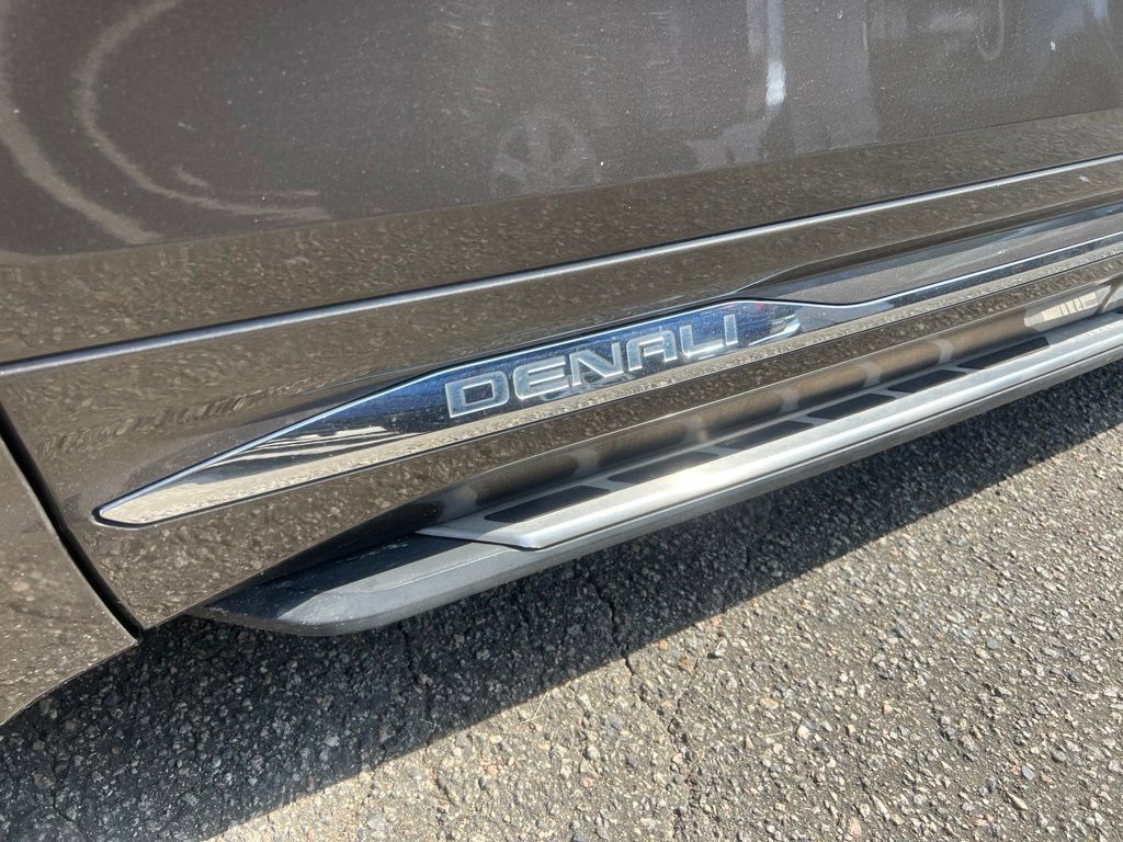 Used 2020 GMC Terrain Denali w/ Denali Premium Package FWD image 7