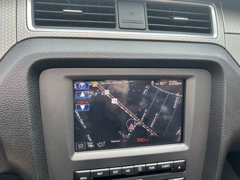 Used 2011 Ford Mustang Shelby GT500 w/ SVT Performance Pkg image 29