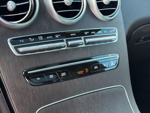 Used 2022 Mercedes-Benz GLC 300 image 25