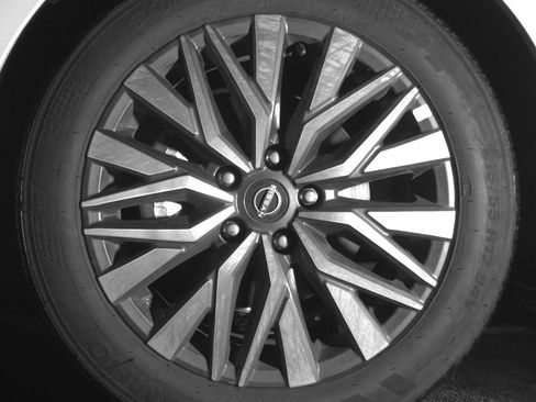 Used 2025 Nissan Altima 2.5 SV image 12