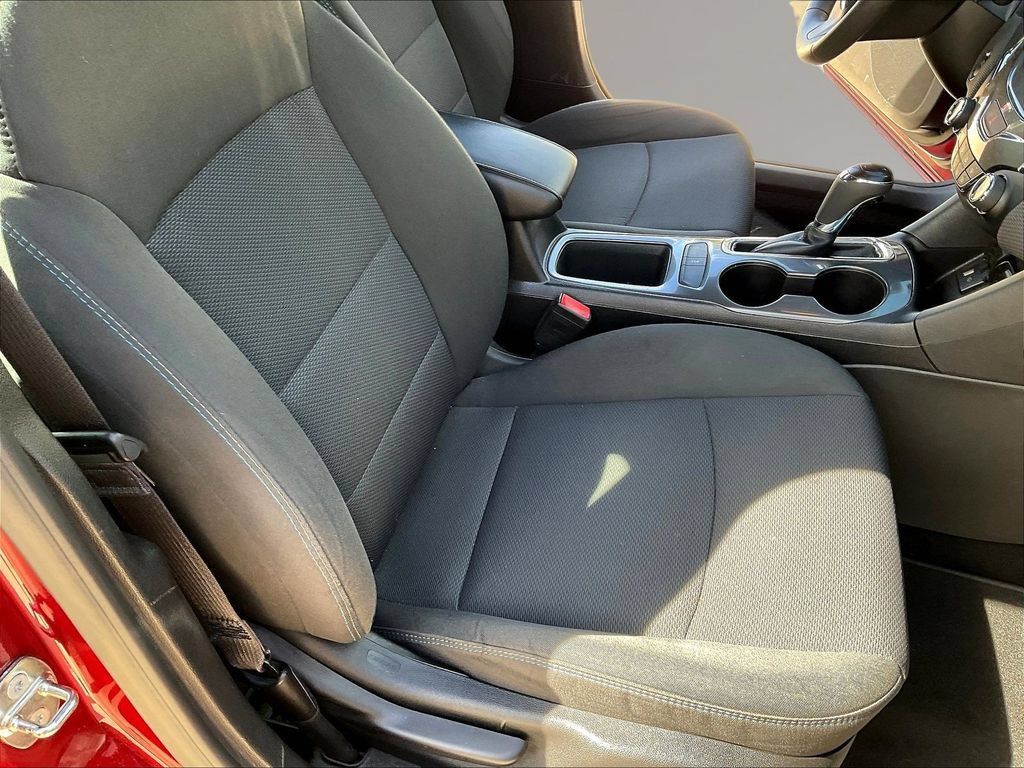 Used 2017 Chevrolet Cruze LT w/ Convenience Package FWD image 28