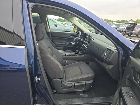 Certified 2025 Nissan Pathfinder SV FWD image 5
