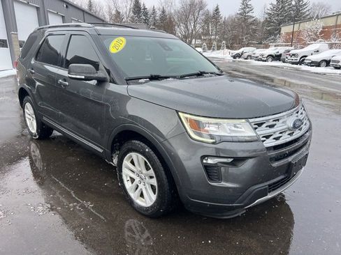 Used 2019 Ford Explorer XLT w/ Equipment Group 202A image 3