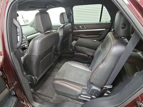 Used 2018 Ford Explorer XLT w/ Equipment Group 202A FWD image 33