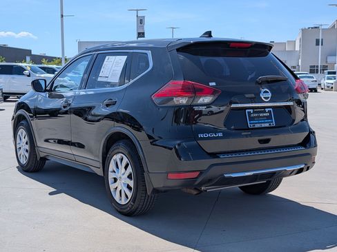 Used 2017 Nissan Rogue S FWD image 3