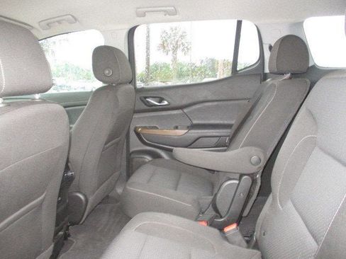 Used 2021 GMC Acadia SLE image 13