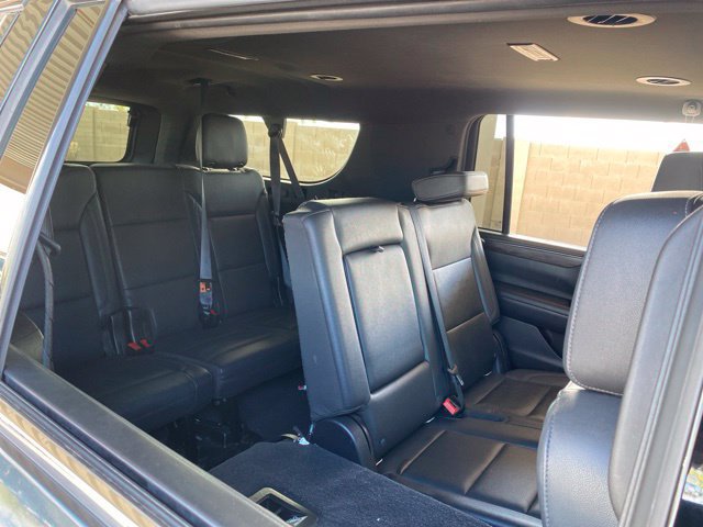 Used 2021 Chevrolet Suburban LT RWD image 6