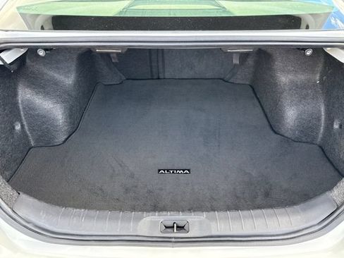 Used 2024 Nissan Altima 2.5 SV FWD image 14