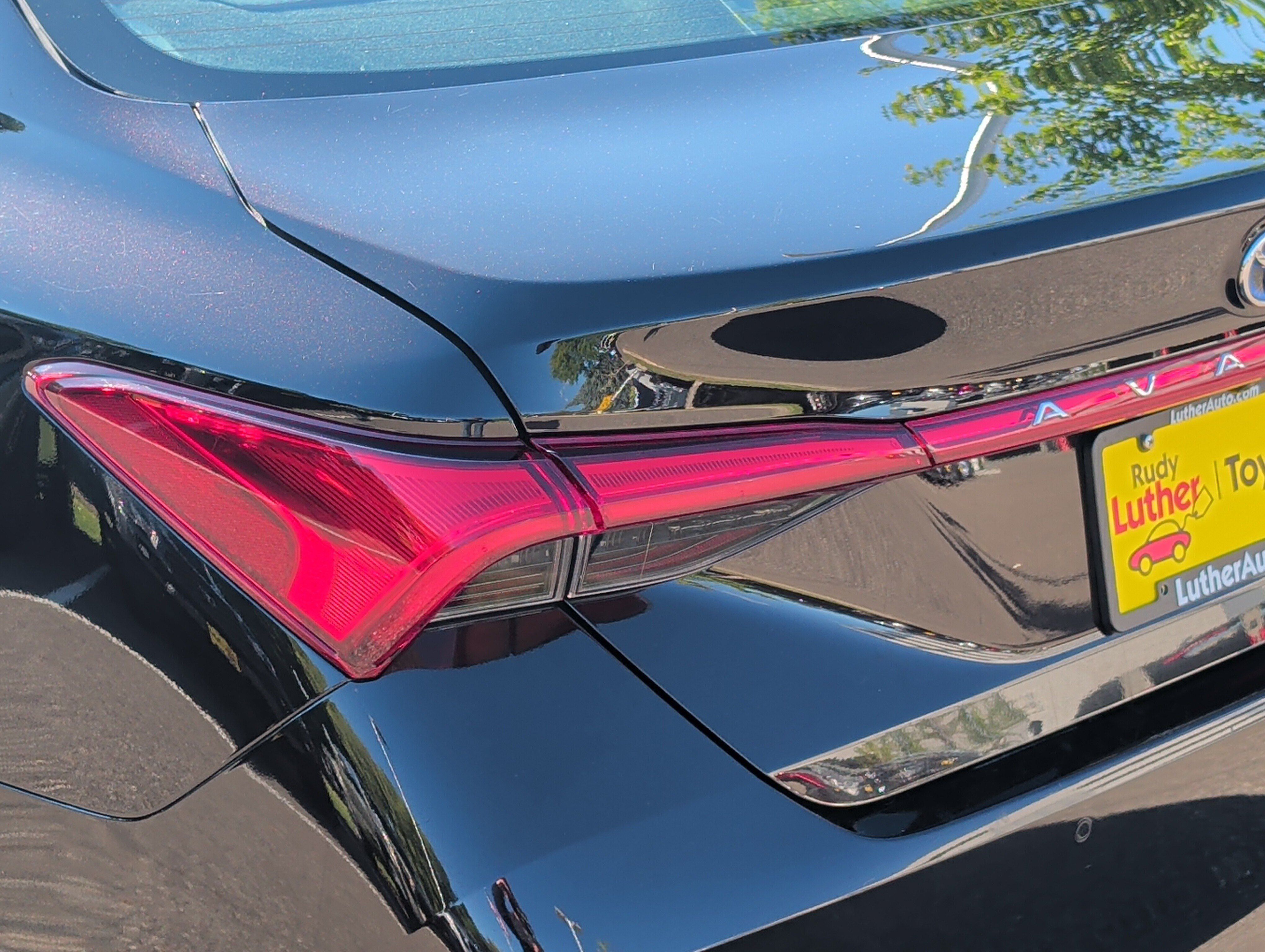 Used 2019 Toyota Avalon Limited w/ Advanced Safety Package FWD image 17