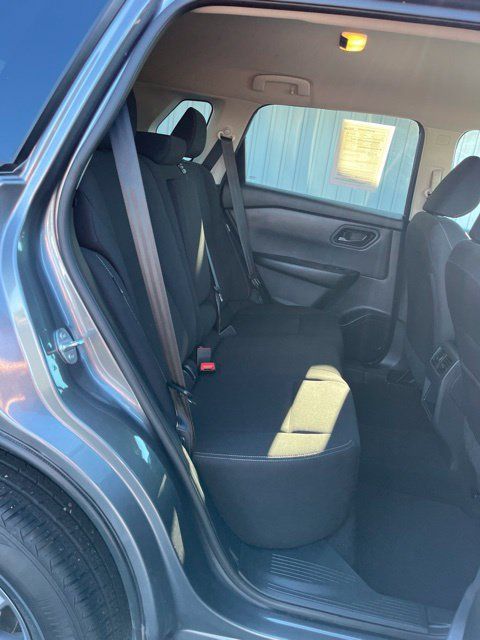 Used 2024 Nissan Rogue S AWD/4WD image 29