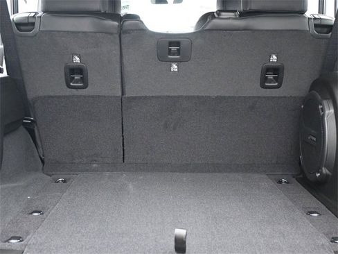 Used 2024 Jeep Wrangler Unlimited Rubicon w/ Capability Package image 26