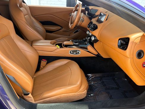 Used 2023 Aston Martin V8 Vantage Coupe RWD image 36