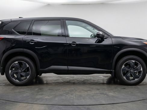 Used 2025 Nissan Rogue SV image 11