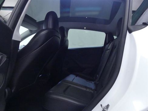 Used 2023 Tesla Model Y Long Range AWD/4WD image 24