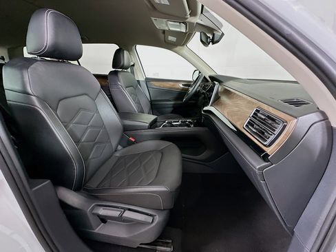 Used 2024 Volkswagen Atlas SE image 33