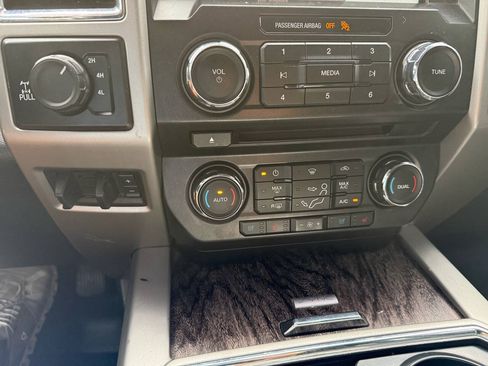 Used 2018 Ford F250 XLT w/ XLT Value Package AWD/4WD image 24