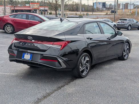 Used 2025 Hyundai Elantra SEL image 9