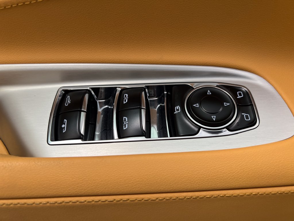 Used 2023 Chevrolet Corvette Stingray Preferred Conv w/ Z51 Performance Package RWD image 19
