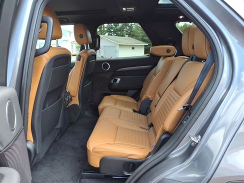 Used 2017 Land Rover Discovery HSE AWD/4WD image 11