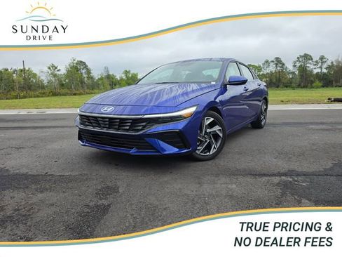 Used 2025 Hyundai Elantra SEL image 1