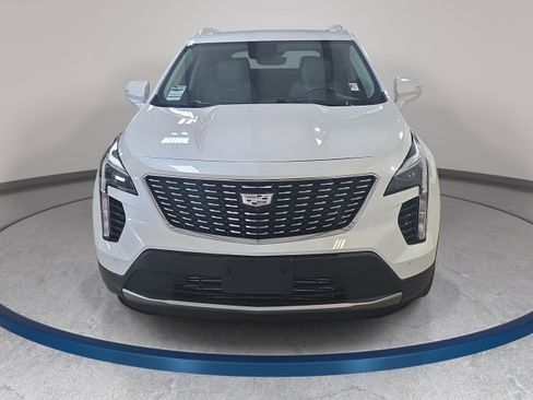 Used 2023 Cadillac XT4 Premium Luxury w/ Enhanced Visibility Package FWD image 3