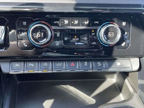 Used 2022 GMC Sierra 1500 AT4 w/ Sierra Safety Plus Package AWD/4WD image 26