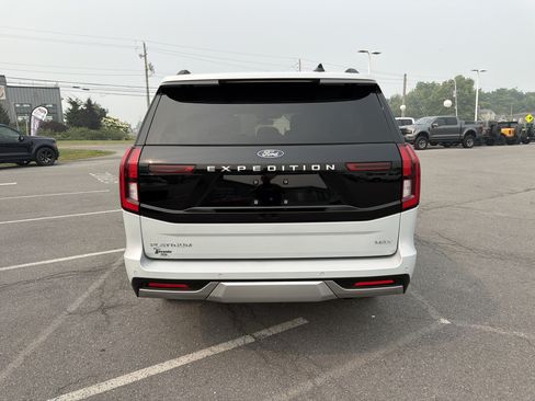 Used 2025 Ford Expedition Max Platinum w/ Driver's Package AWD/4WD image 4