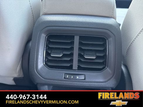 Used 2025 Volkswagen Taos SE image 39