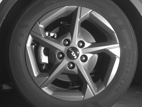 Used 2025 Kia K4 LXS image 12