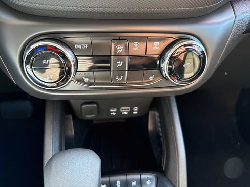 Used 2021 Chevrolet TrailBlazer LT w/ Convenience Package FWD image 29