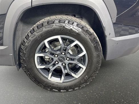 Certified 2025 Chevrolet Equinox ACTIV w/ Safety and Technology Package AWD/4WD image 32