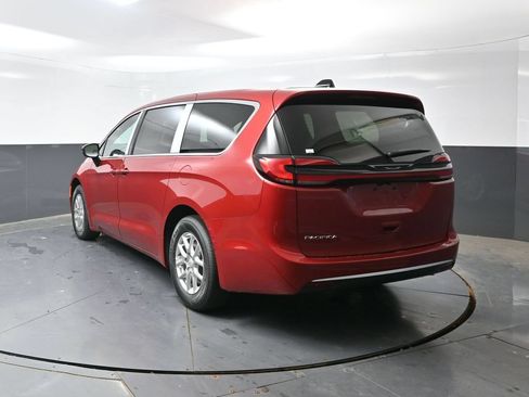 New 2027 Chrysler Pacifica Select FWD image 7