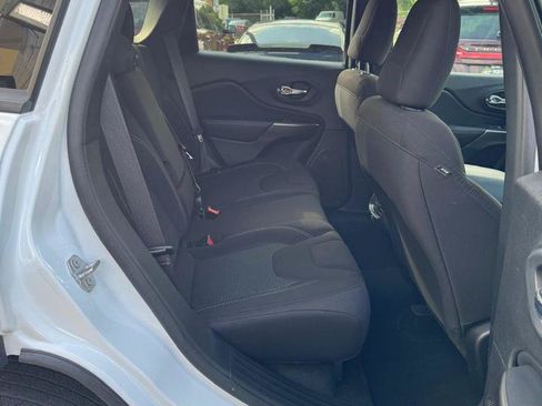 Used 2021 Jeep Cherokee Latitude AWD/4WD image 22