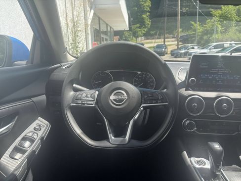 Used 2025 Nissan Sentra SV FWD image 33