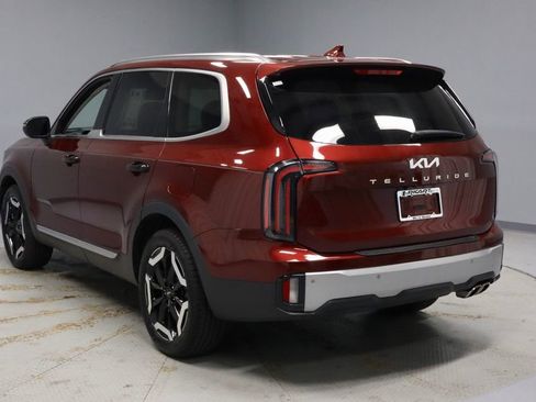 Used 2023 Kia Telluride EX w/ EX Captain's Chair Package FWD image 11
